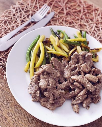 LowCarb Vepřové nudličky na pepři s restovanými fazolky