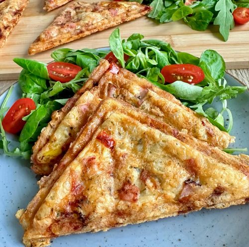 Sýrový toast se šunkou a paprikou - snadná a rychlá snídaně!