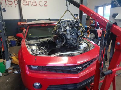 Dorazil motor z USA