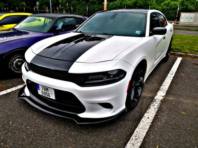 Charger v plné své kráse..