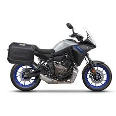 KOMPLETNÁ SADA BOČNÝCH ČIERNYCH HLINÍKOVÝCH KUFROV SHAD TERRA BLACK, 47/47 LITROV BOČNÉ KUFRE, VRÁTANE MONTÁŽNEJ SADY SHAD YAMAHA MT-07 TRACER / TRACER 700