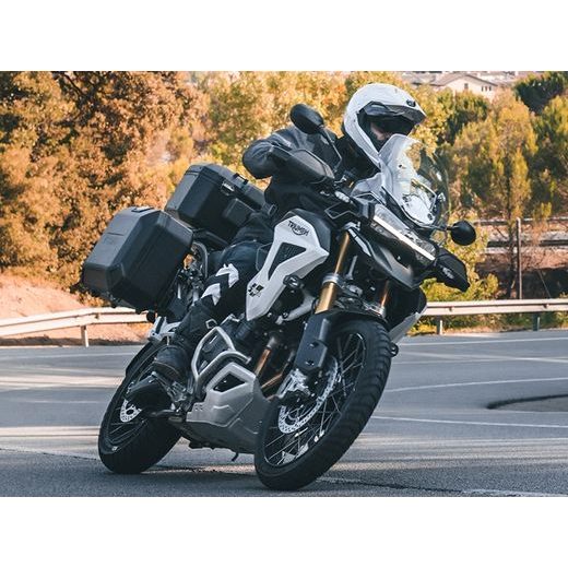 COMPLETE SET OF SHAD TERRA TR40 ADVENTURE SADDLEBAGS AND SHAD TERRA BLACK ALUMINIUM 55L TOPCASE, INCLUDING MOUNTING KIT SHAD BMW F 650 GS / F 700 GS/ F 800 GS (2008 - 2018)