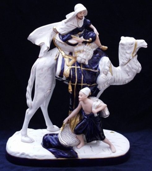 Arab na velbloudu 36 x 19 x 45 cm, isis, Porcelánové figurky Duchcov