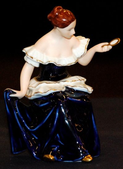 Žena se zrcadlem 12,5 x 11 x 15,5 cm, Porcelánové figurky Duchcov