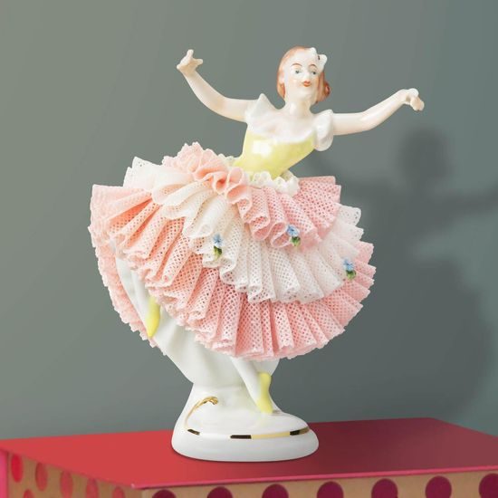 Tanečnice s krajkou 7 x 6,5 x 15 cm, Kurt Steiner, Porcelánové figurky Unterweissbacher