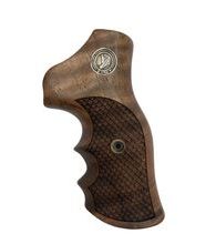 Střenky KSD Ruger GP100 ořech se stříbrným logem 2