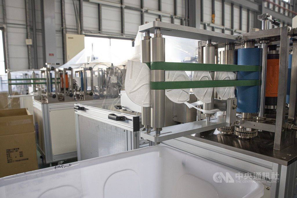 A face mask production line at a Autoland Technology factory in Taiwan. CNA photo Dec. 20, 2020