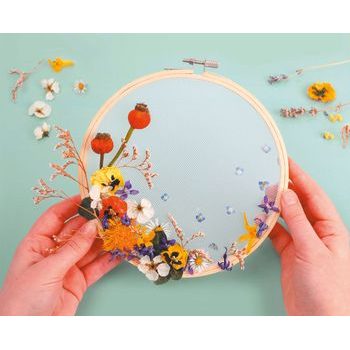 Kreativní sada na výrobu kruhové dekorace s květinami