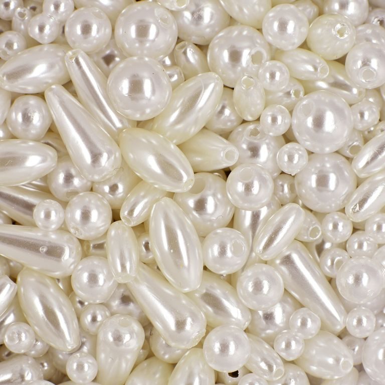 Metallic plastic beads cream