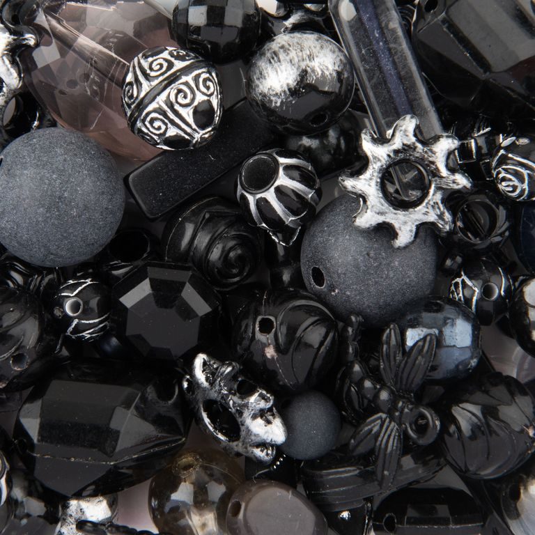 Mix of plastic beads black