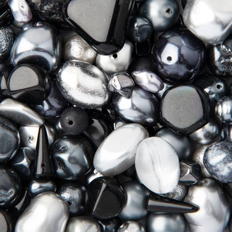 Glass pearls mix black