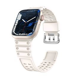 Strap Triple řemínek pro hodinky Apple Watch SE / 8 / 7 / 6 / 5 / 4 / 3 / 2 / 1 (41/40/38mm), béžový
