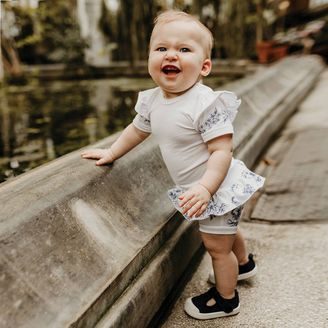 Eevi Body krátký rukáv Botanic BÍLÉ s květinami