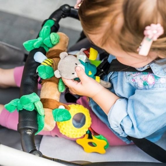 BabyOno závěsná edukační hračka na kočárek Teddy Gardener