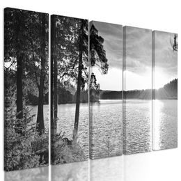 5-dielny obraz pohľad na nekonečné jazero v čiernobielom prevedení