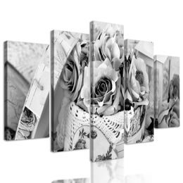 5-dielny obraz zátišie plné ruží v čiernobielom prevedení