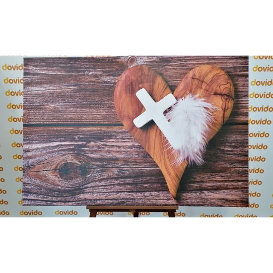 Obraz srdce s krížom na drevenom pozadí