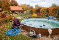 Sfârșitul lunii septembrie anunță toamna: Cum să pregătiți corect piscina pentru iarnă