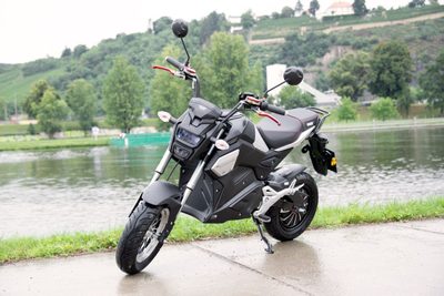 Motocicleta electrică HECHT STRATIS: Alegerea perfectă pentru tinerii aventurieri!