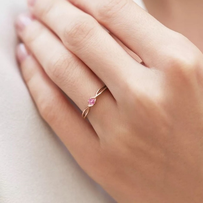 Prsten z růžového zlata s růžovým safírem - KLENOTA