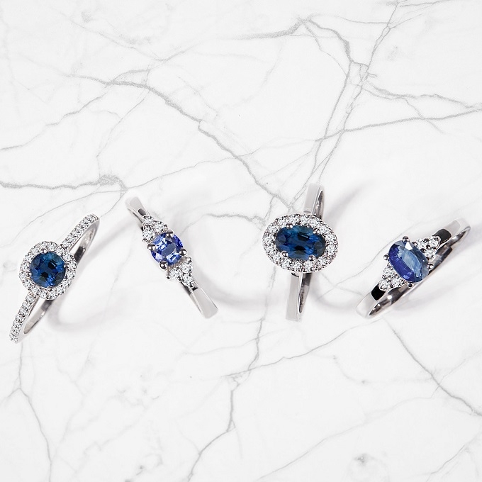 White gold rings with sapphires and diamonds - KLENOTA