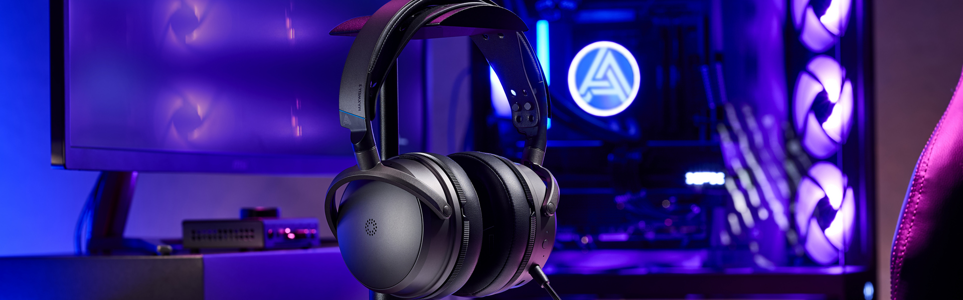 Prémiová bezdrátová herní sluchátka s boom mikrofonem a připojením přes WiFi / Bluetooth / USB-C / Jack 3.5 mm