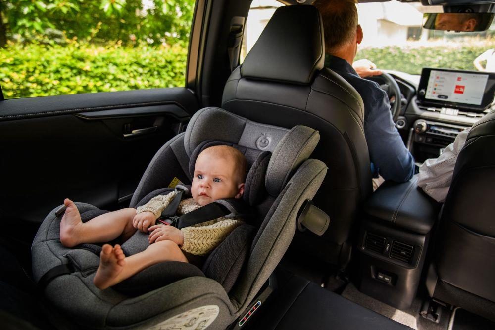 MoMi Autosedačka MoMi EMI I-SIZE šedá (obrázek 11)
