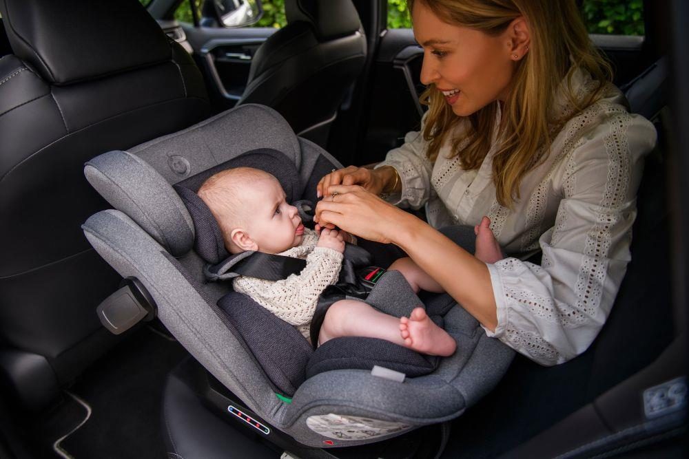 MoMi Autosedačka MoMi EMI I-SIZE šedá (obrázek 6)