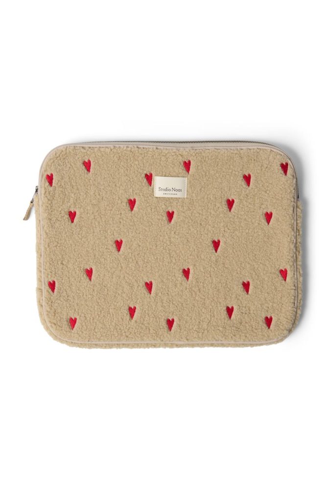STUDIO NOOS Obal na notebook - Ecru Teddy Hearts Velikost: 15 palců