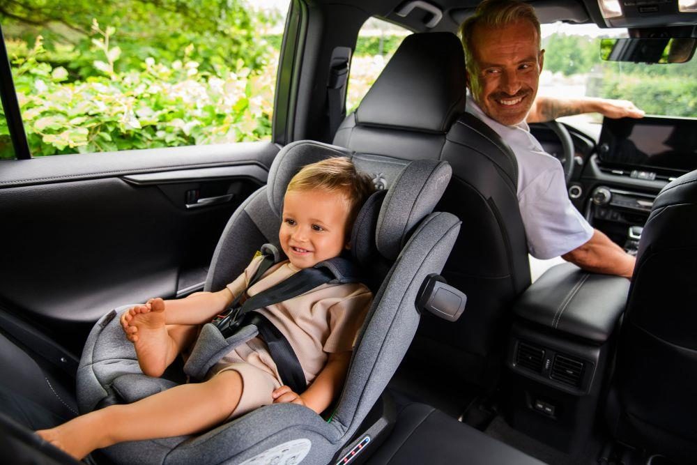 MoMi Autosedačka MoMi EMI I-SIZE šedá (obrázek 17)