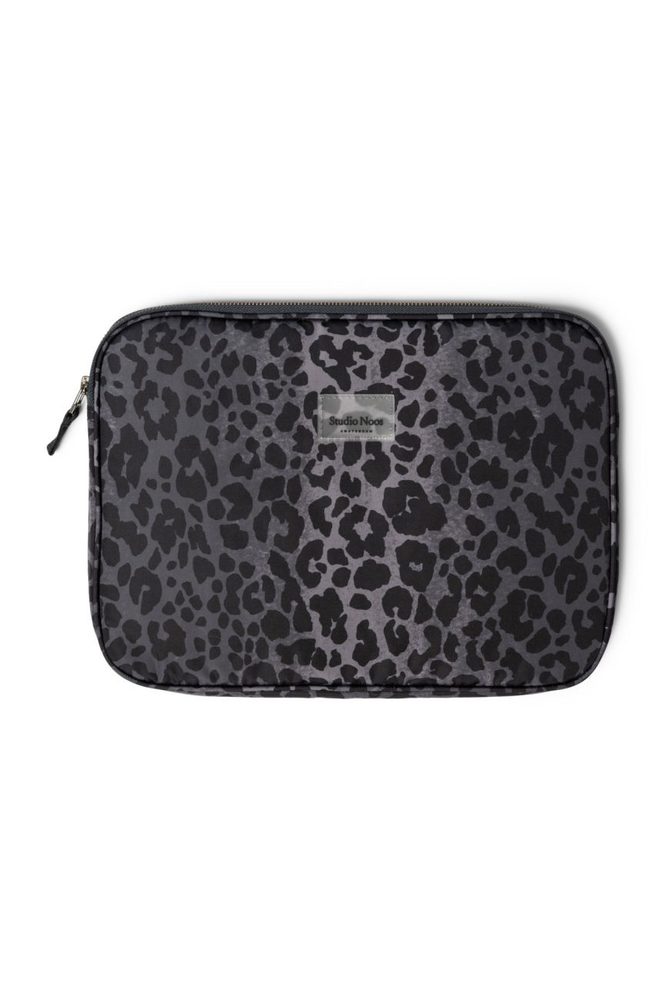 STUDIO NOOS Obal na notebook - Antra Leopard Puffy Velikost: 15 palců