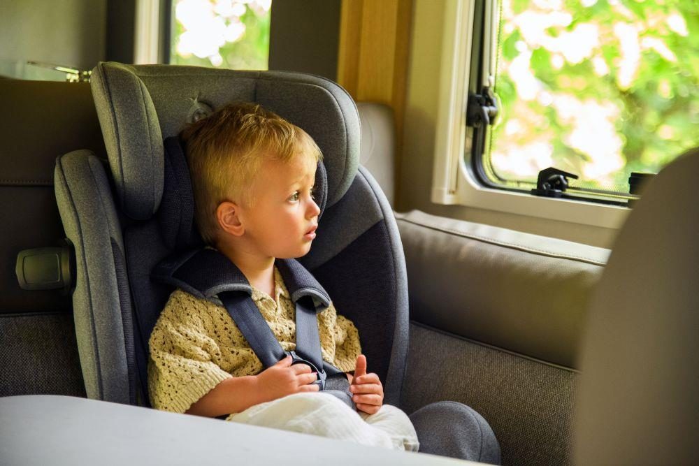 MoMi Autosedačka MoMi EMI I-SIZE šedá (obrázek 32)