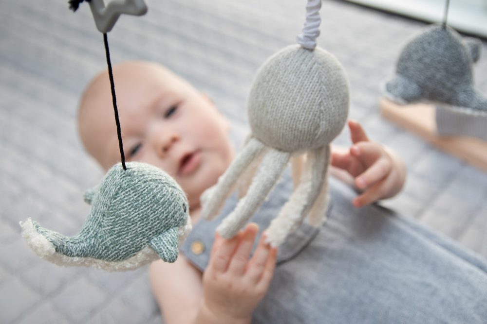 FLOW Hrazdička Baby Gym Ocean (obrázek 8)