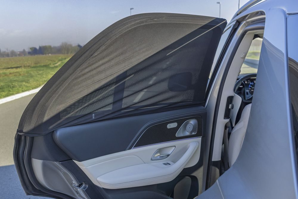 Zopa sluneční clona do auta nasunovací L, černá