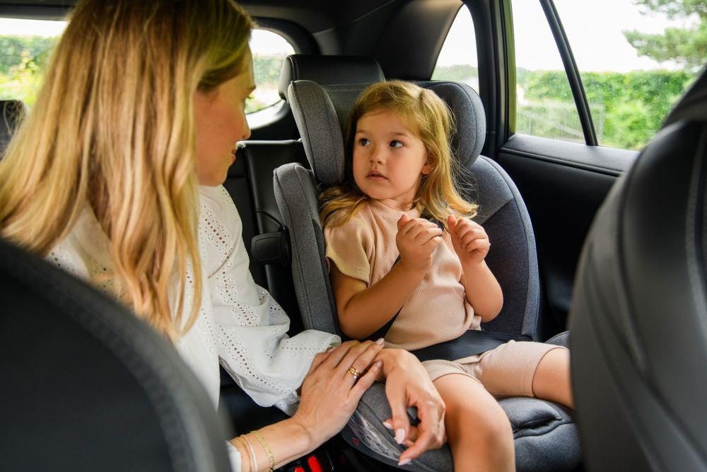 MoMi Autosedačka MoMi EMI I-SIZE šedá (obrázek 3)