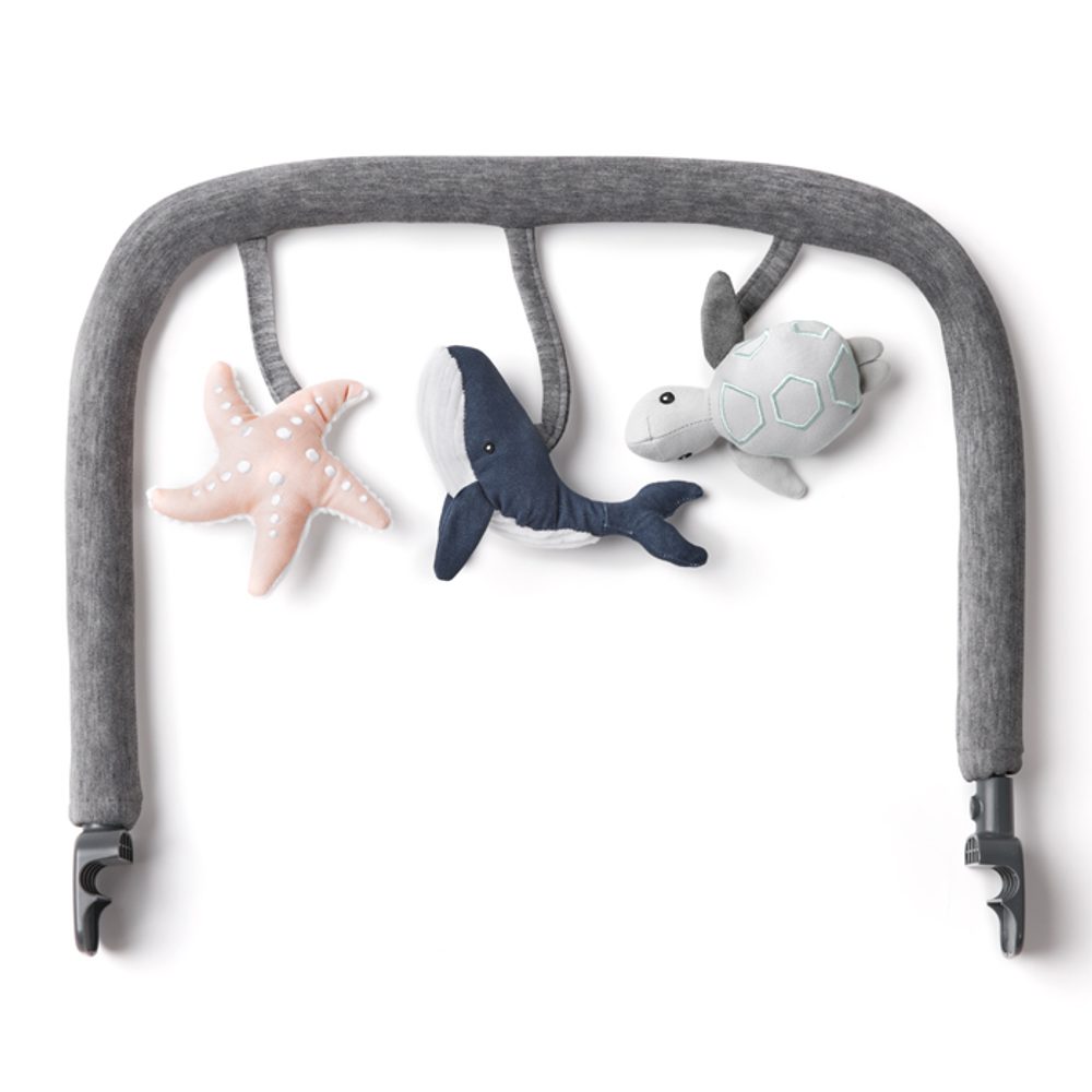 Ergobaby EVOLVE hračka na lehátko Ocean wonders / Charchoal grey