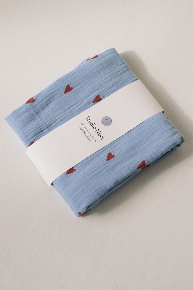 Studio Noos SWADDLE ZAVINOVAČKA Print Large Light Blue Hearts (obrázek 4)