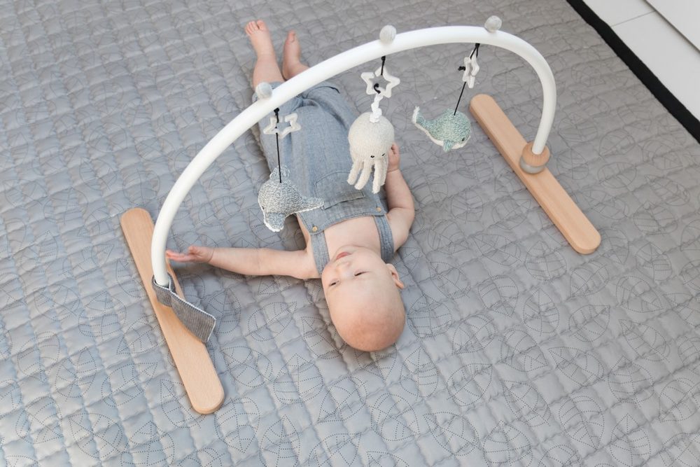 FLOW Hrazdička Baby Gym Ocean (obrázek 10)