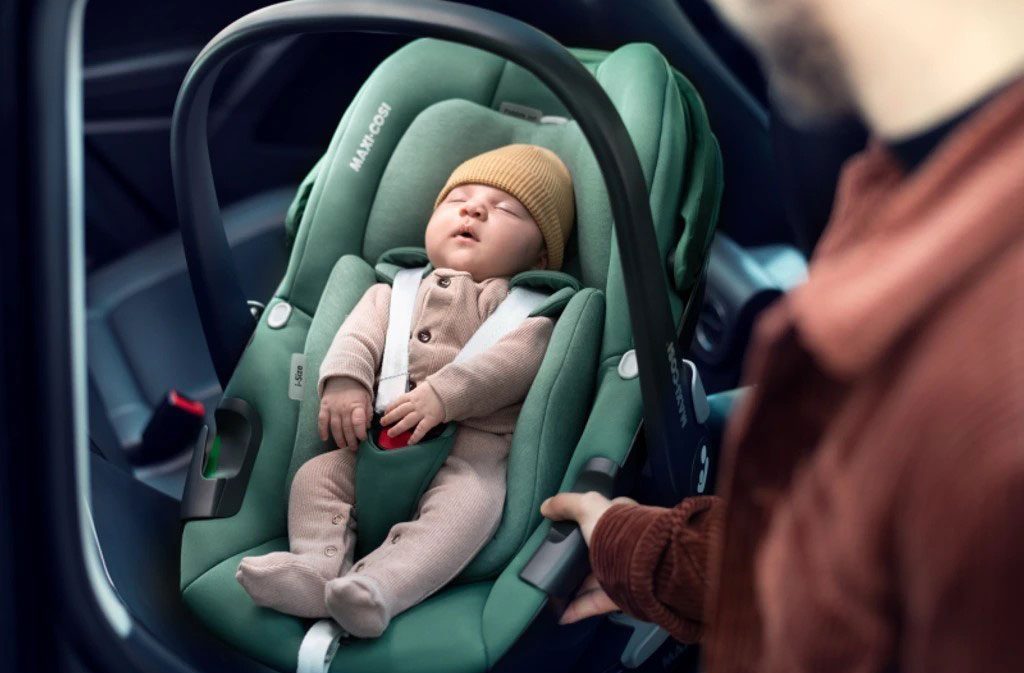 Maxi-Cosi Pebble 360 Select Grey se základnou FamilyFix 360 Pro