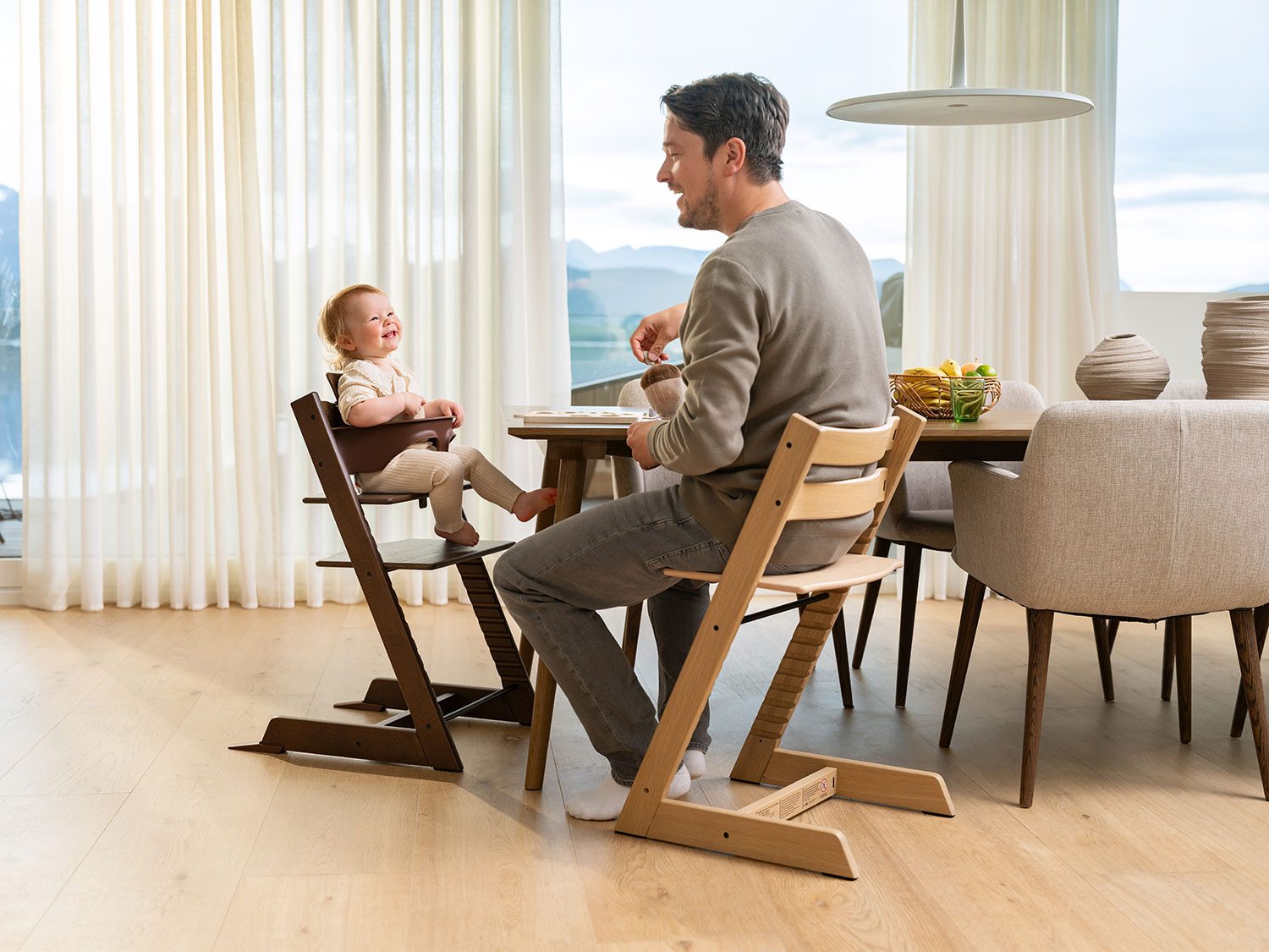 Stokke Tripp Trapp Oak – rostoucí jídelní židlička z masivního dubového dřeva FSC®