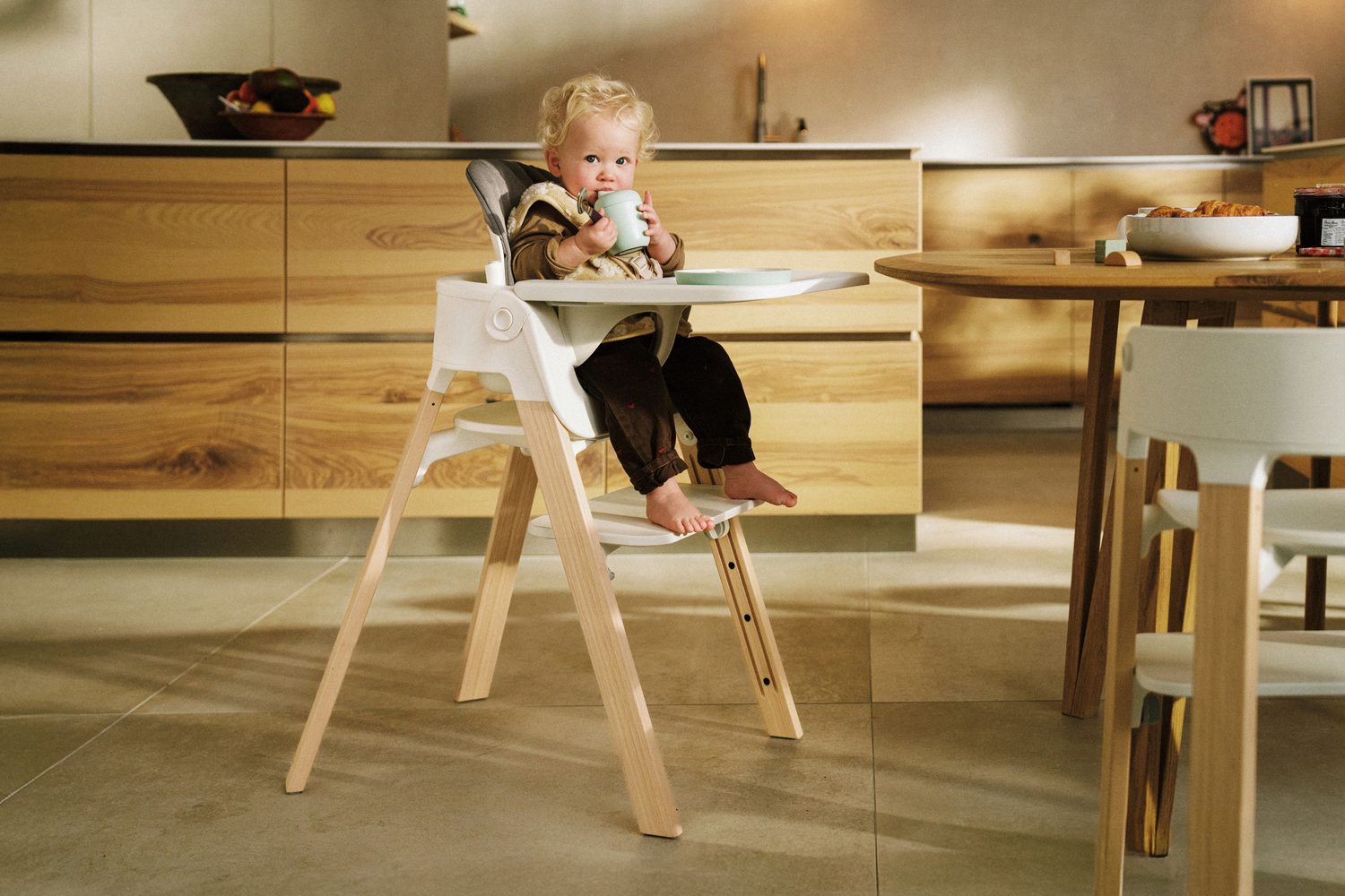 Stokke Steps rostoucí jídelní židlička pro děti od 6 měsíců do 10 let ze skandinávského bambusu