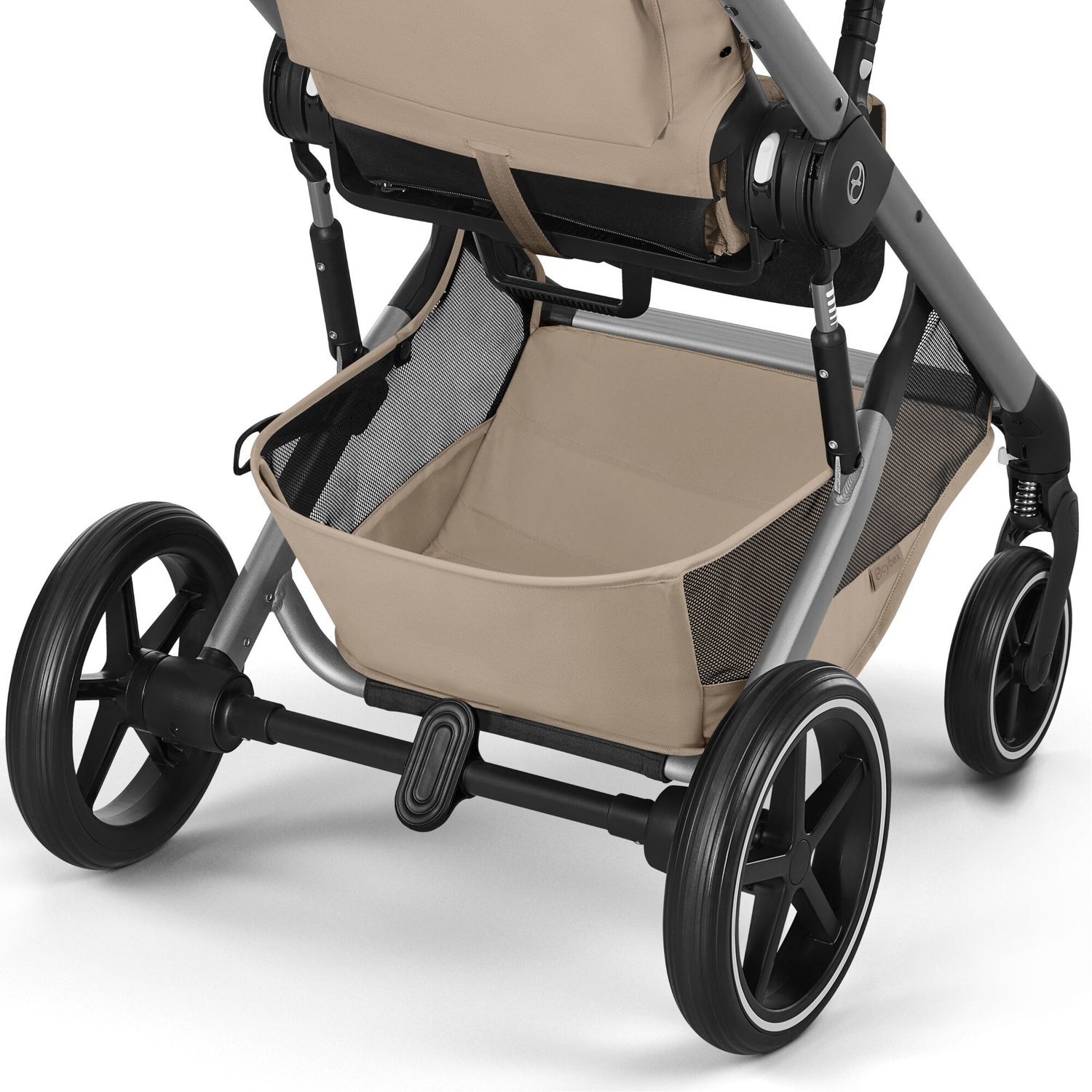 Cybex Balios S Lux - prostorný nákupní košík s nosností 10 kg barevně sladěný s potahy