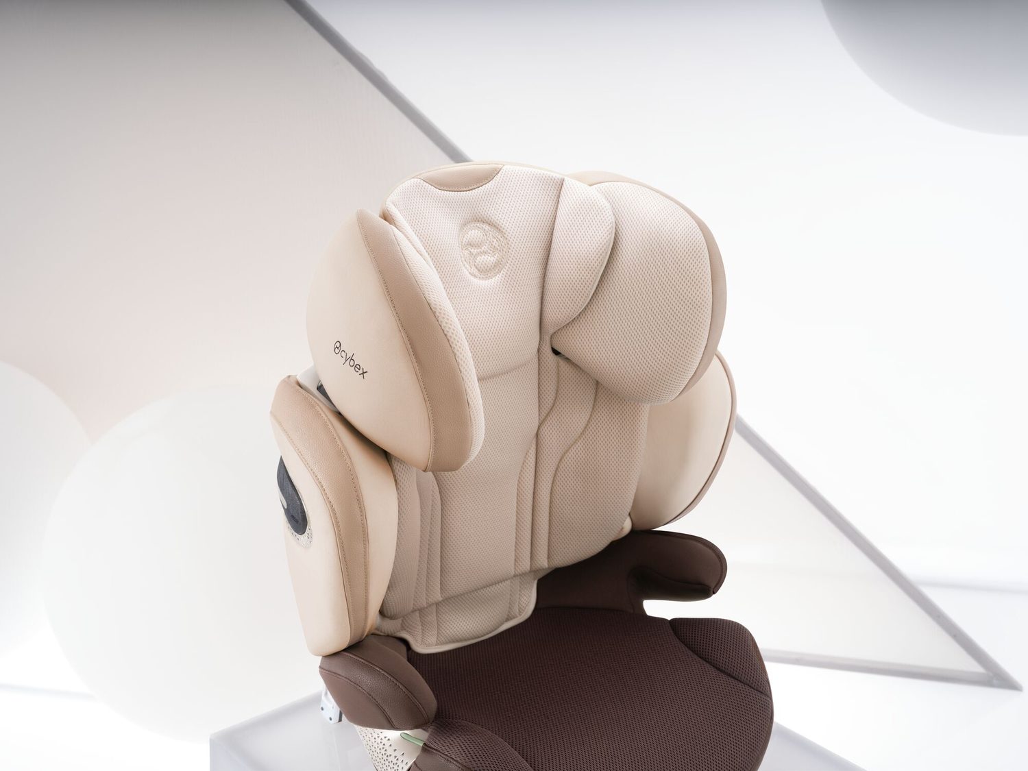 Cybex Solution S Style - podsedák s vysokým opěradlem a sklopnou opěrkou hlavy pro děti 3-12 let