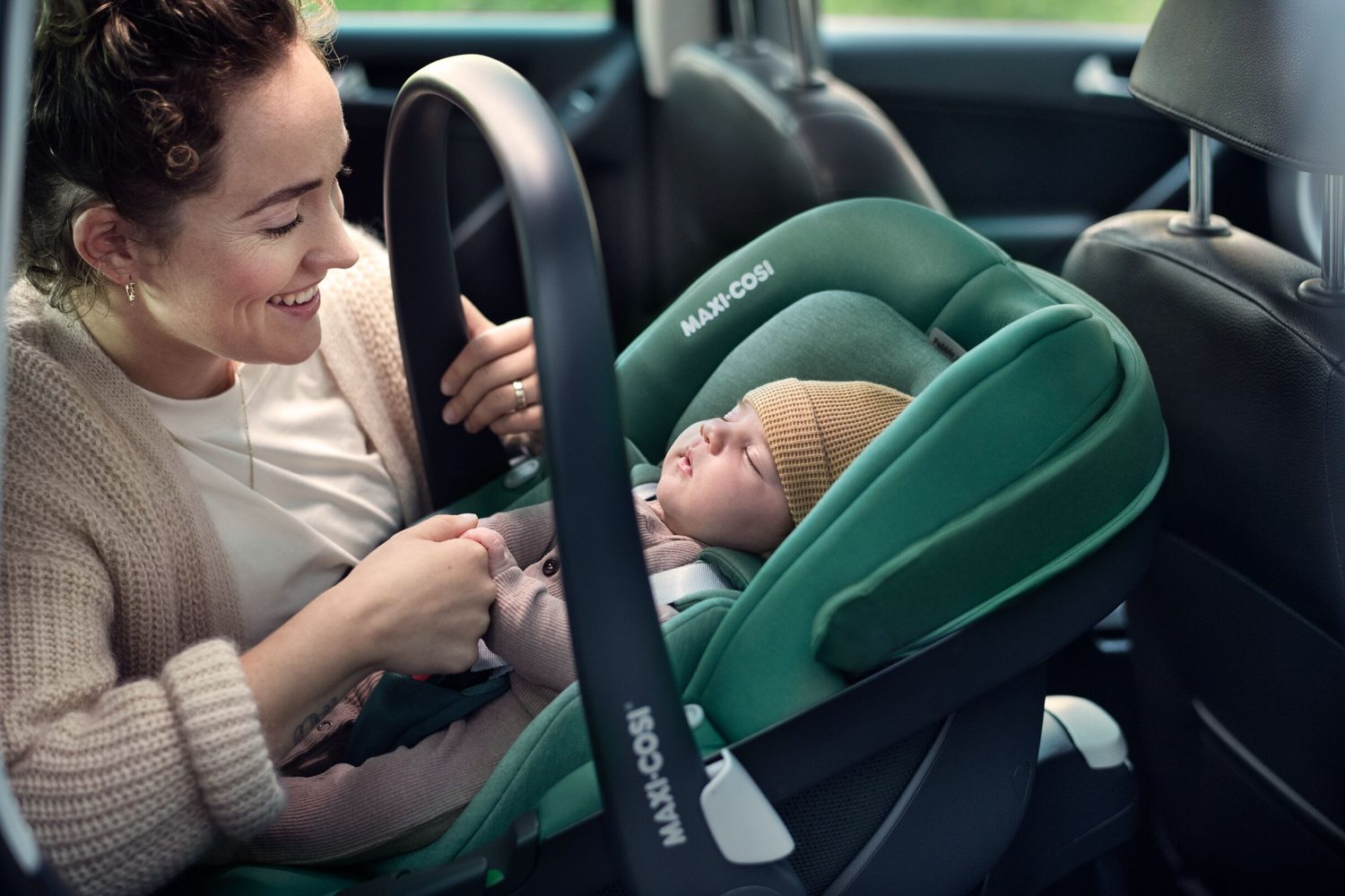 Maxi-Cosi Pebble 360 Pro 2 a Pearl 360 Pro se základnou FamilyFix 360 Pro