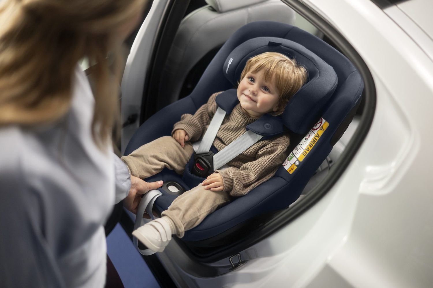 Maxi-Cosi Mica Slide Pro Authentic Truffle - otočná autosedačka s vysunutím SlideTech 2