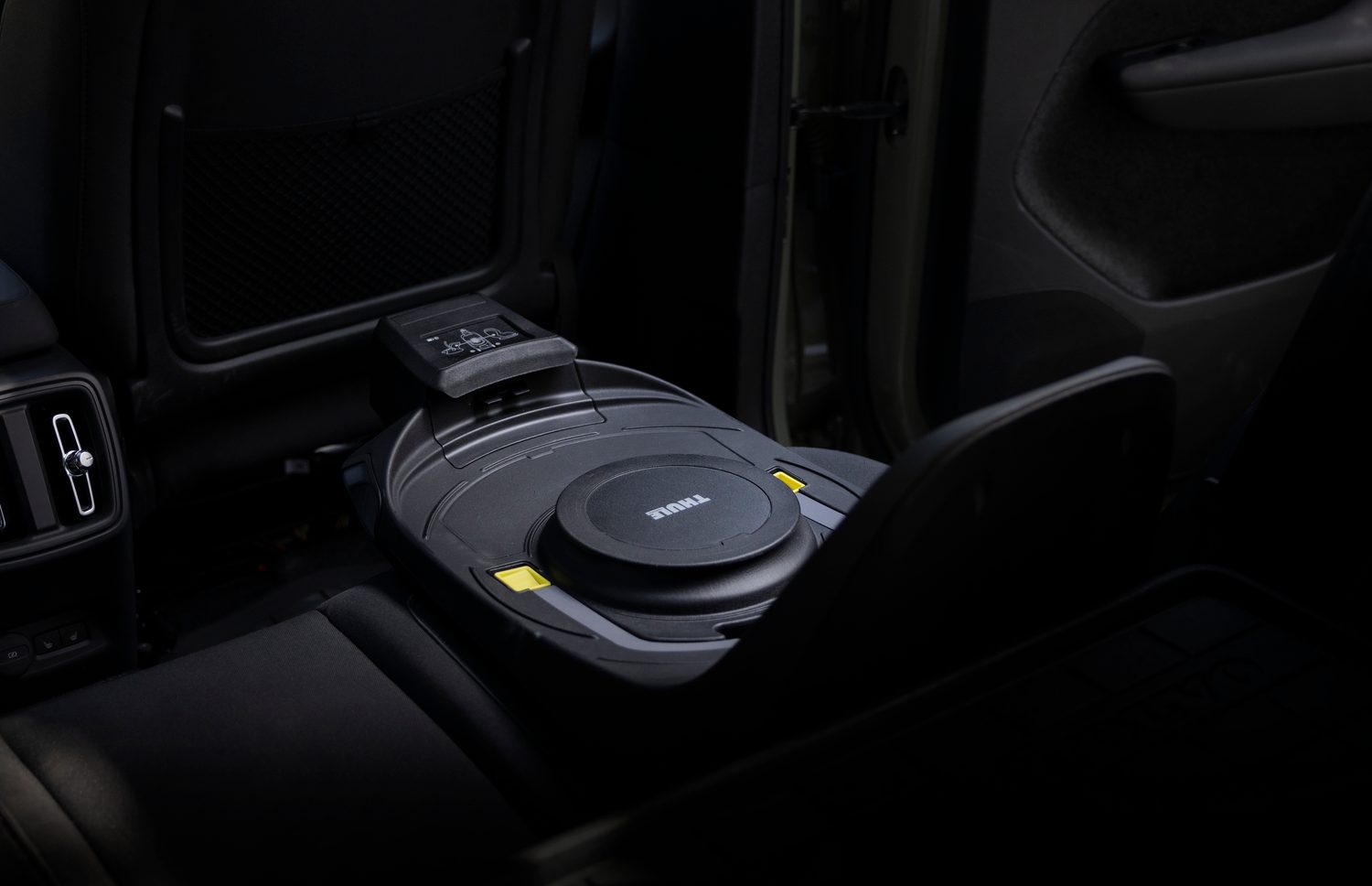 Základna Thule Alfi ISOFIX s digitálním displejem SenseAffirm a technologií AcuTight