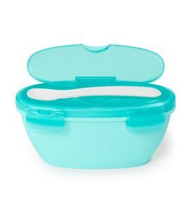 SKIP HOP MISKA S LŽIČKOU V OCHRANNÉM POUZDŘE EASY SERVE TEAL 240ML, 3M+ - RIAD - KRMENÍ