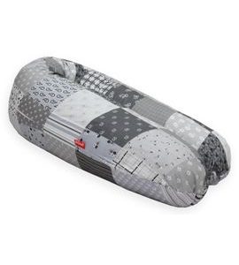 SCAMP KOJÍCÍ POLŠTÁŘ 155X30 (GREYPATCHWORK2) - KOJÍCÍ POLŠTÁŘE - KRMENÍ