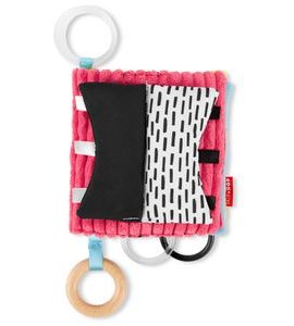 SKIP HOP KNÍŽKA EDUKAČNÍ TEXTILNÍ NA C KROUŽKU DISCOVEROSITY 0M+ - KNÍŽKY PRO NEJMENŠÍ - PRO DĚTI