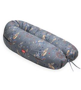 SCAMP KOJÍCÍ POLŠTÁŘ 155X30 (GREYDREAM) - KOJÍCÍ POLŠTÁŘE - KRMENÍ